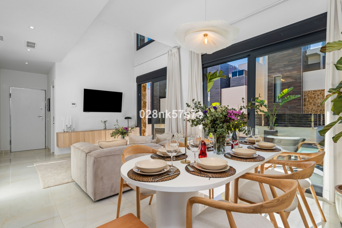 Se vende Villa - Chalet de 4 dormitorios en Costa Blanca, Alicante, España