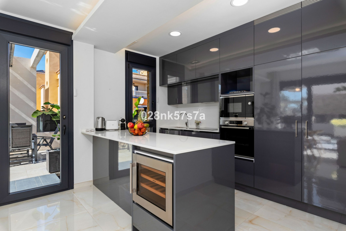 Se vende Villa - Chalet de 4 dormitorios en Costa Blanca, Alicante, España