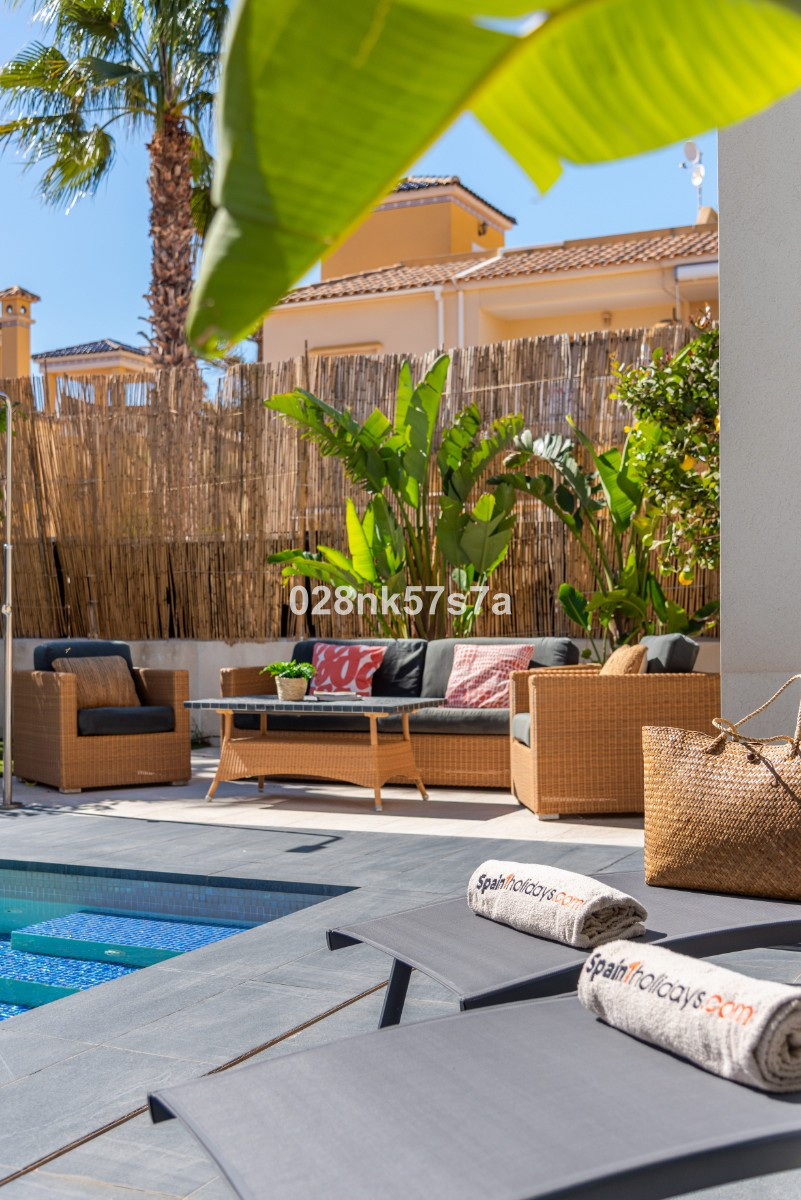 Se vende Villa - Chalet de 4 dormitorios en Costa Blanca, Alicante, España