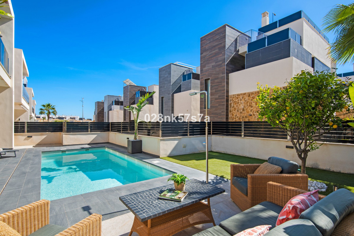 Se vende Villa - Chalet de 4 dormitorios en Costa Blanca, Alicante, España
