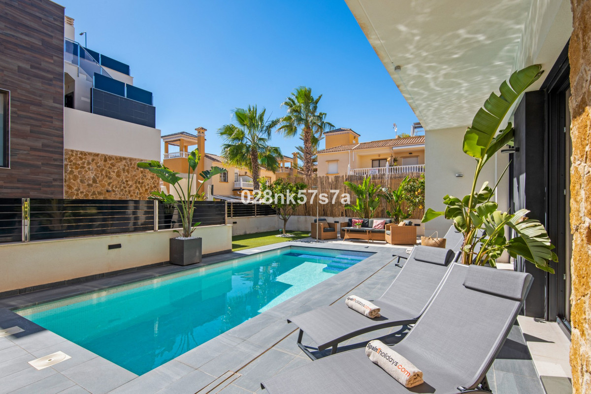 Se vende Villa - Chalet de 4 dormitorios en Costa Blanca, Alicante, España