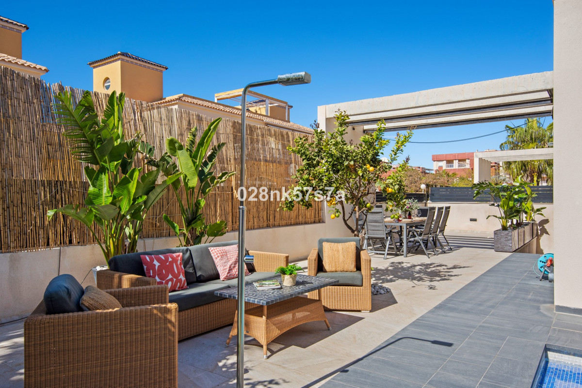 Se vende Villa - Chalet de 4 dormitorios en Costa Blanca, Alicante, España