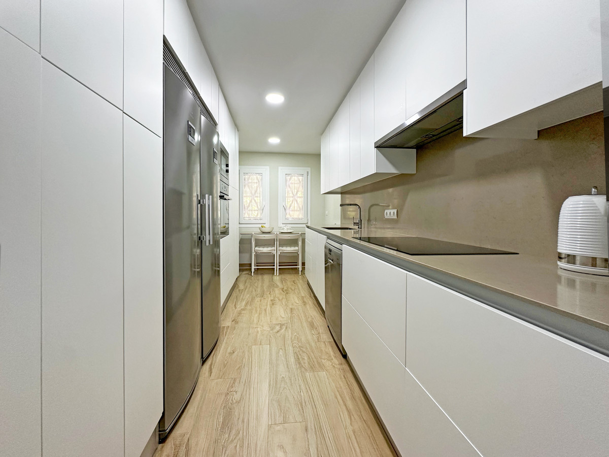 2 Bed Apartment for sale in Estepona Costa Del Sol, Málaga, Spain
