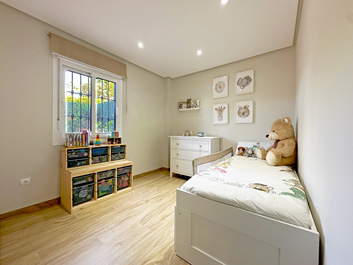 2 Bed Apartment for sale in Estepona Costa Del Sol, Málaga, Spain