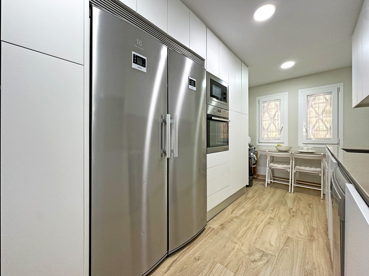 2 Bed Apartment for sale in Estepona Costa Del Sol, Málaga, Spain