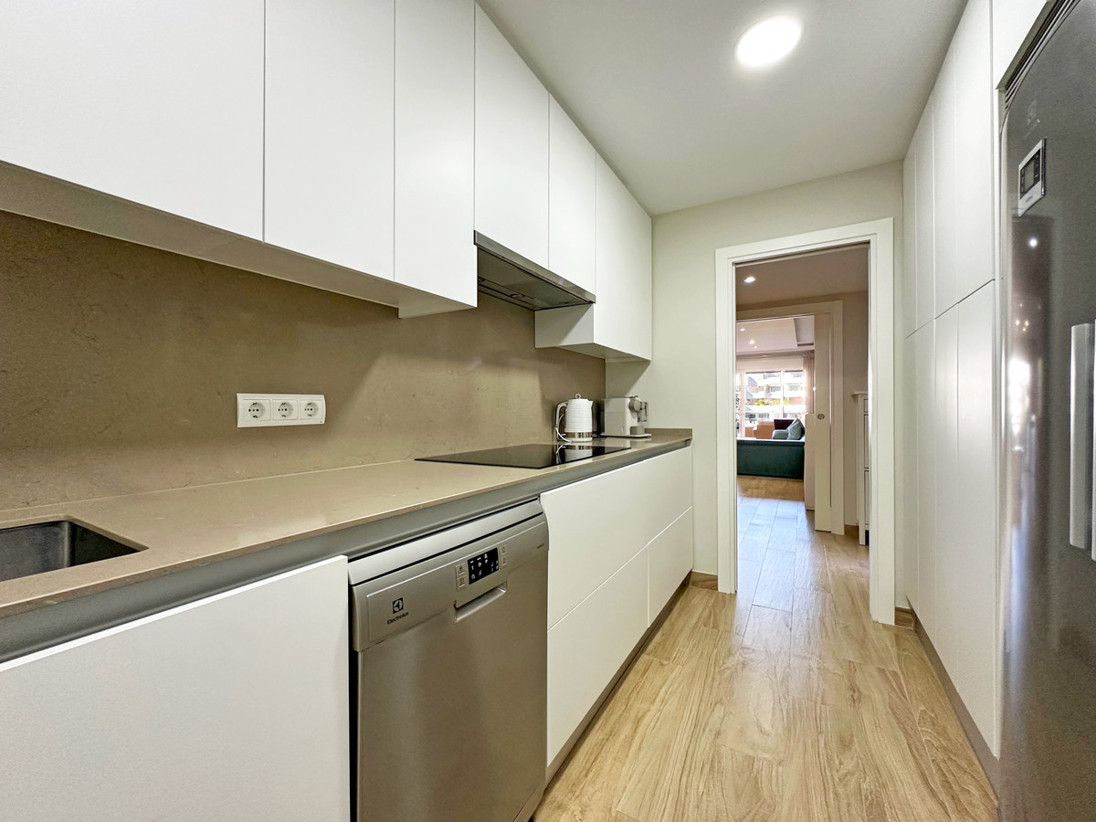 2 Bed Apartment for sale in Estepona Costa Del Sol, Málaga, Spain