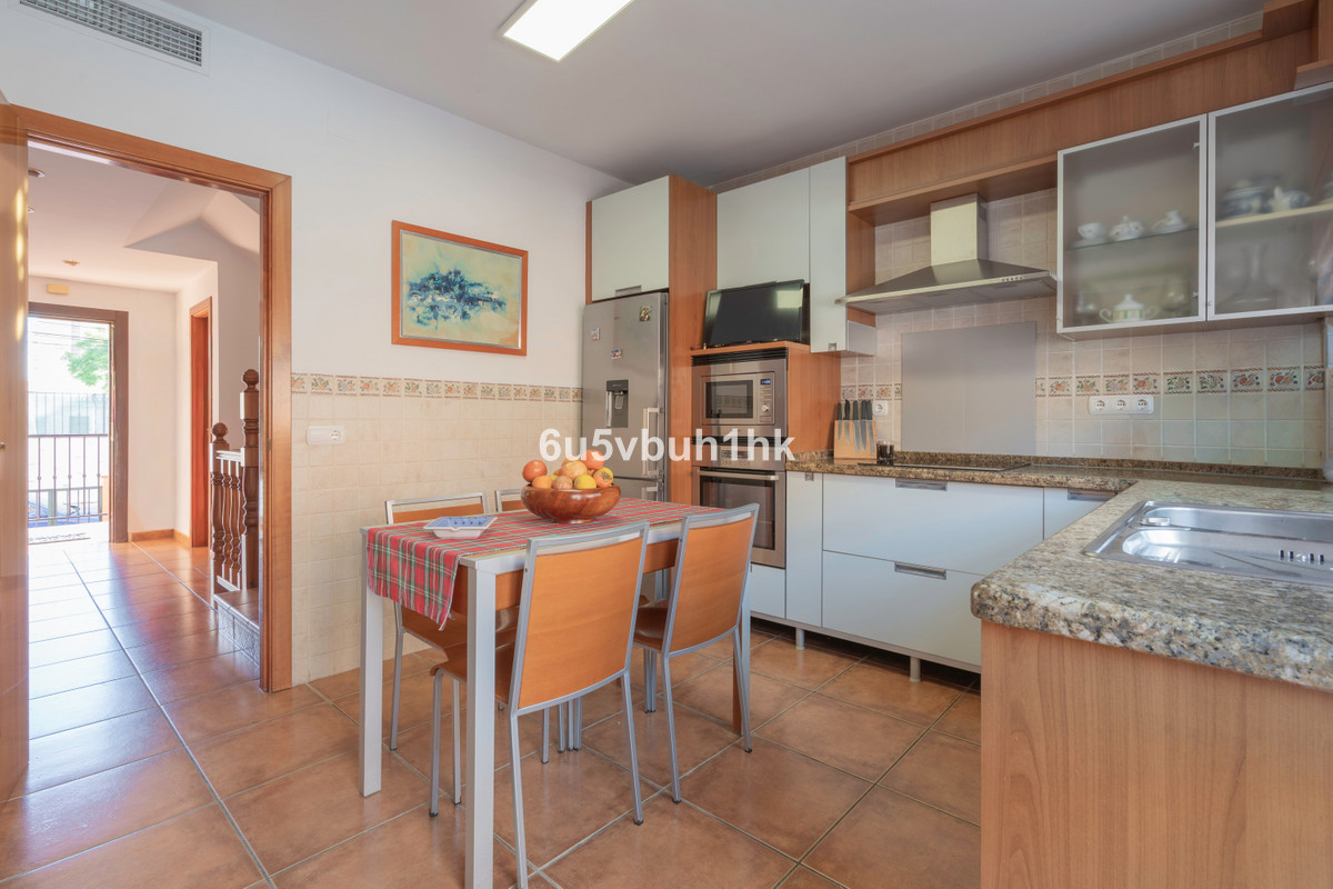 4 Bed Townhouse for sale in Fuengirola Costa Del Sol, Málaga, Spain