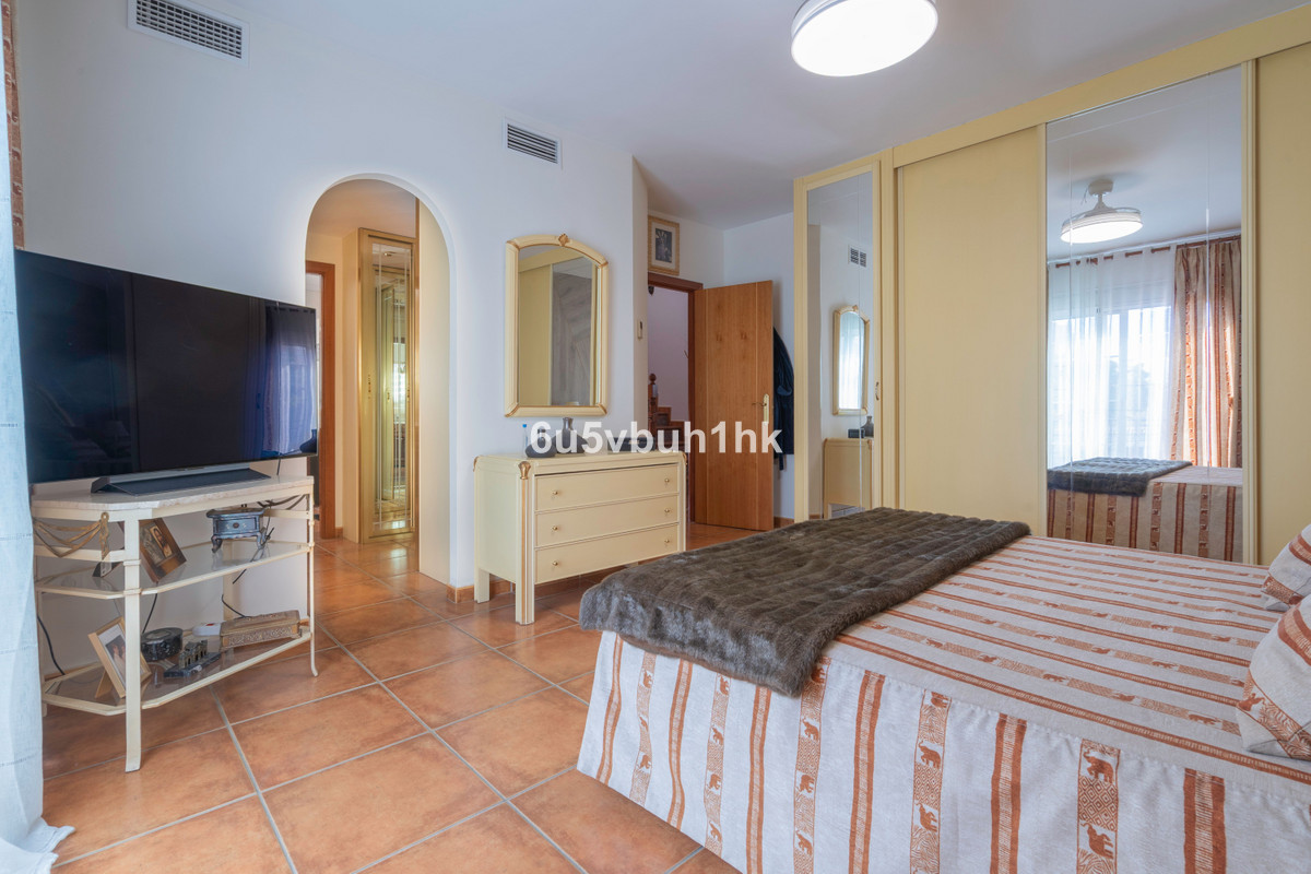 4 Bed Townhouse for sale in Fuengirola Costa Del Sol, Málaga, Spain
