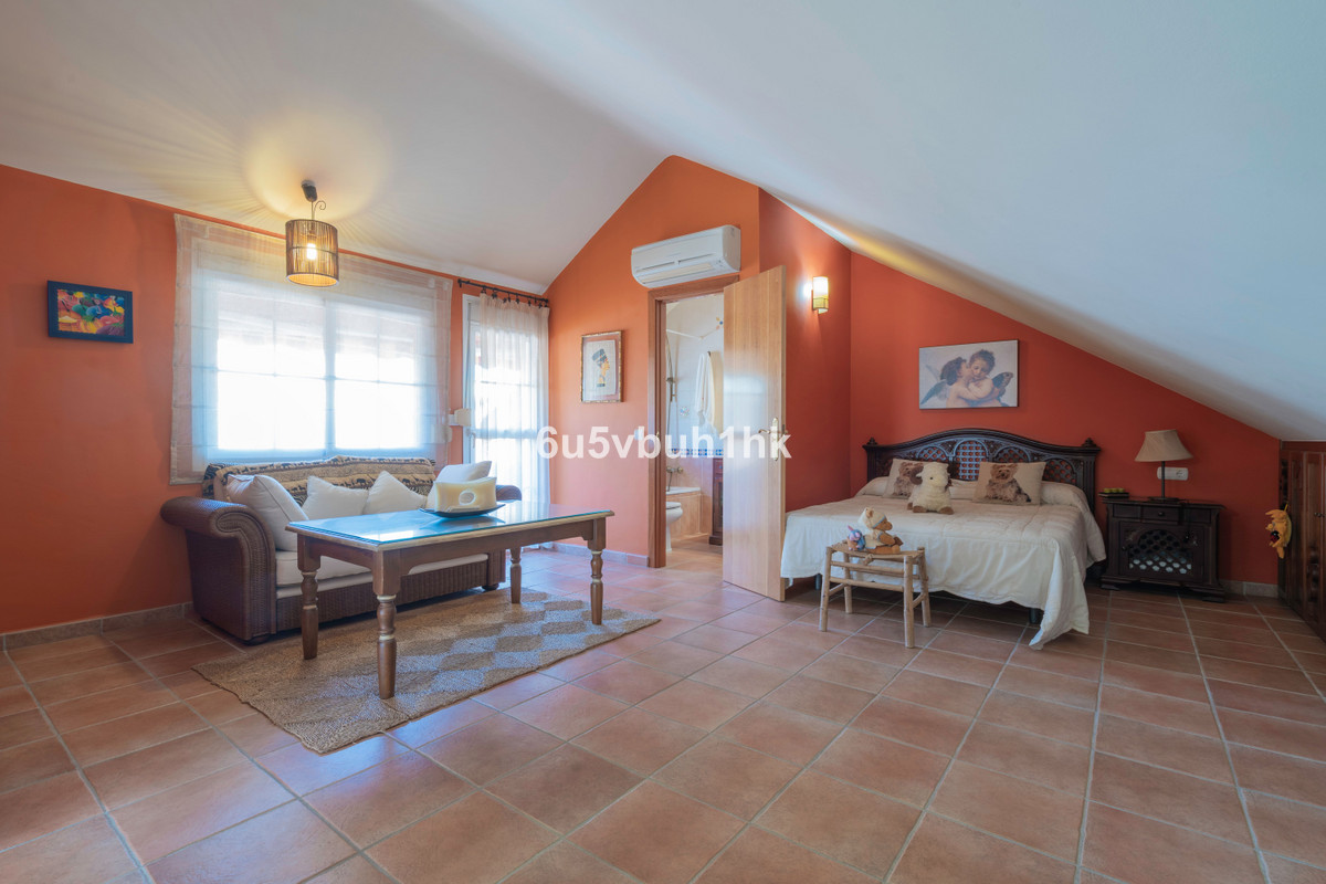 4 Bed Townhouse for sale in Fuengirola Costa Del Sol, Málaga, Spain