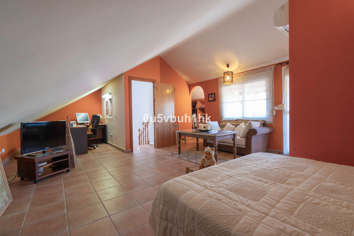 4 Bed Townhouse for sale in Fuengirola Costa Del Sol, Málaga, Spain