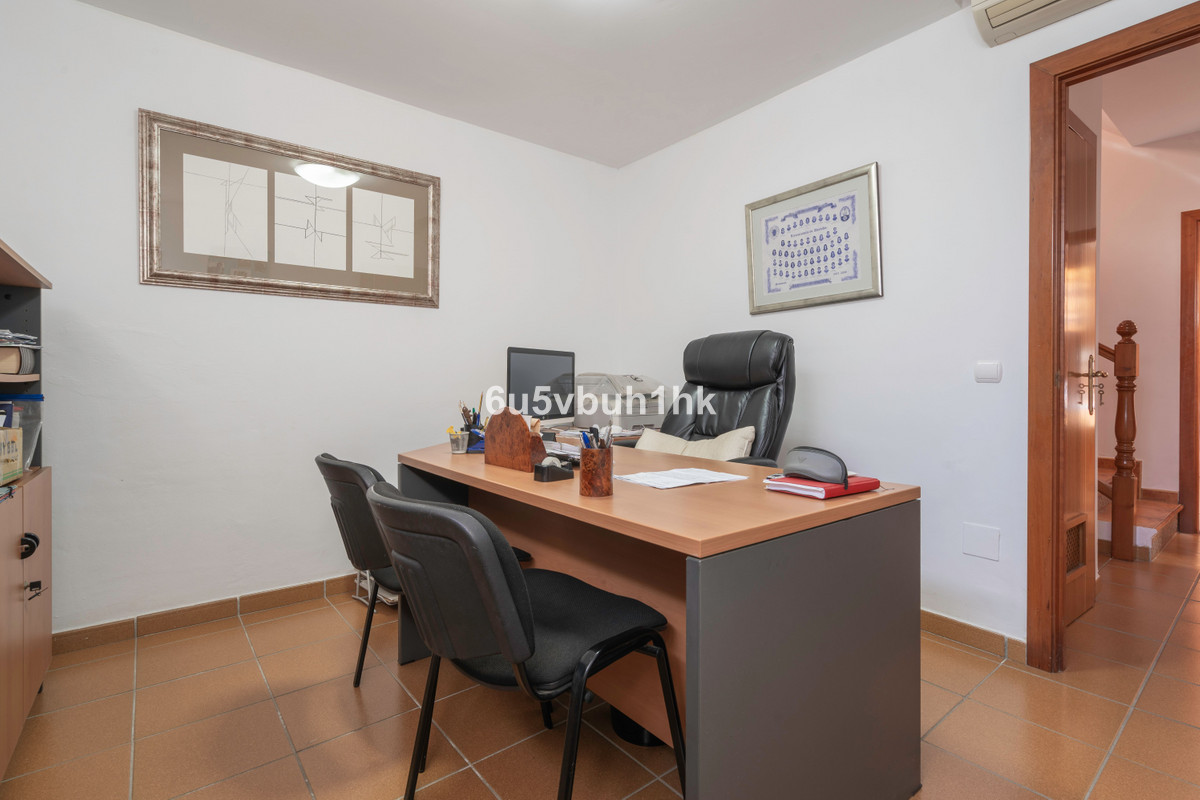 4 Bed Townhouse for sale in Fuengirola Costa Del Sol, Málaga, Spain