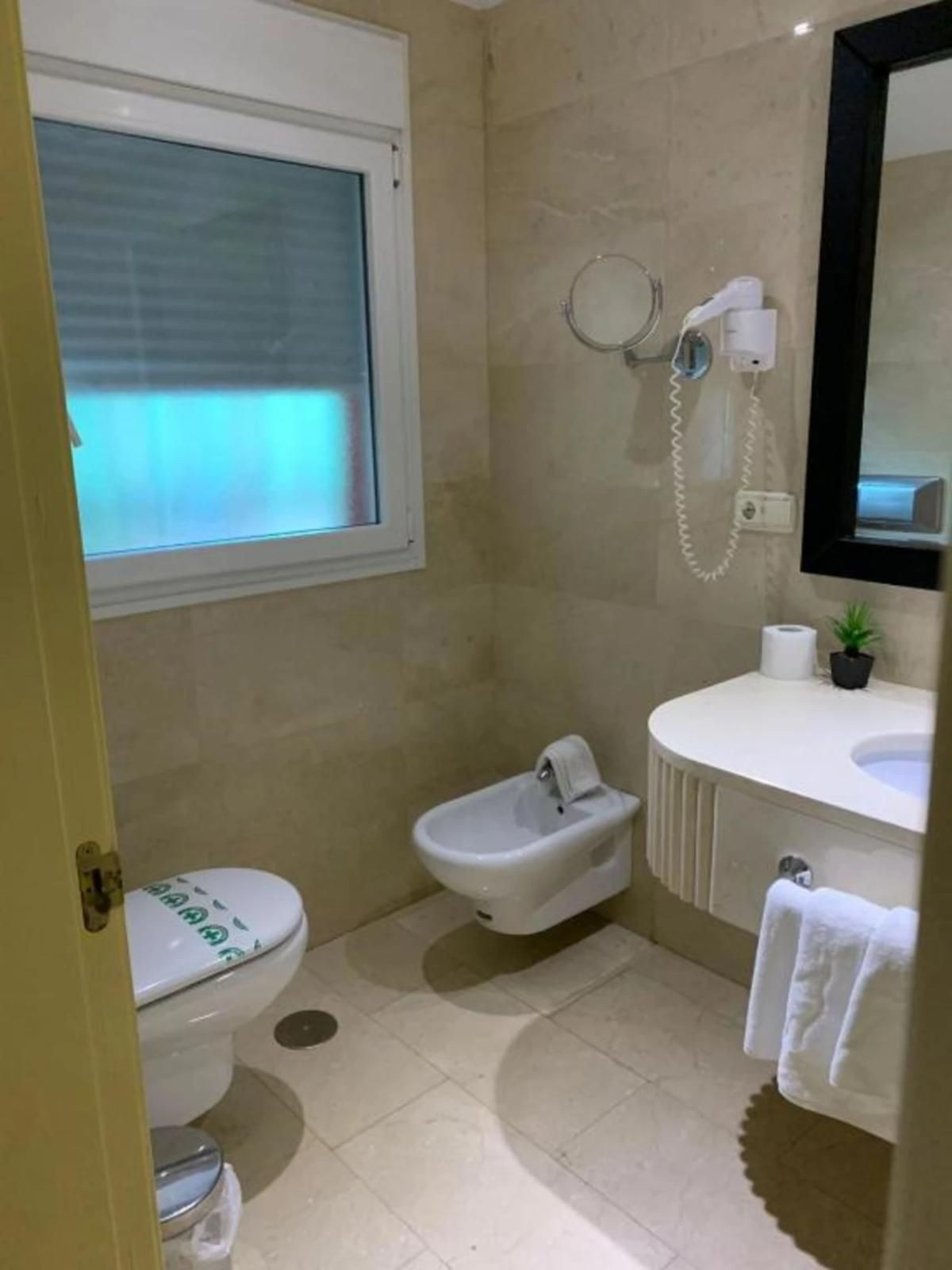 Se vende Hotel de 20 dormitorios en Costa Del Sol, Málaga, España