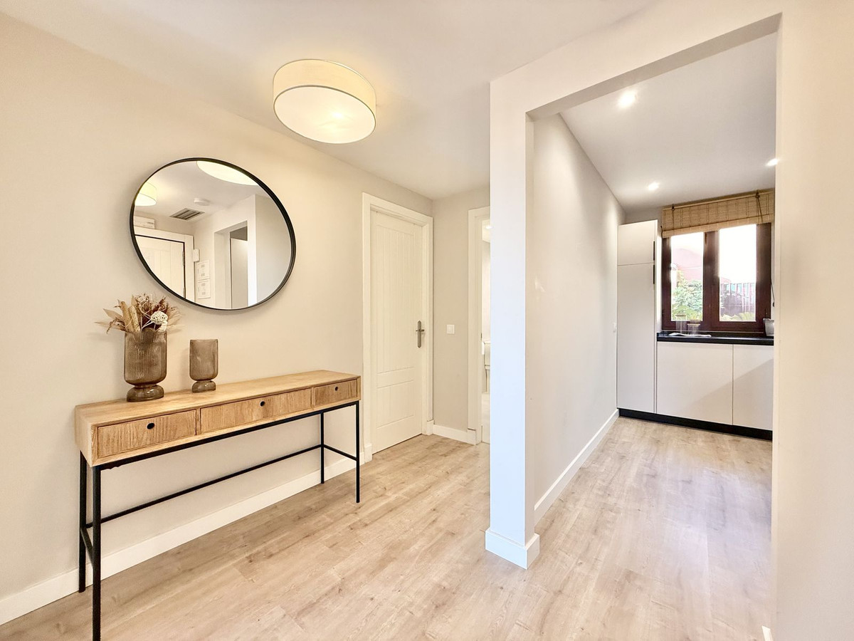 2 Bed Apartment for sale in Benahavís Costa Del Sol, Málaga, Spain