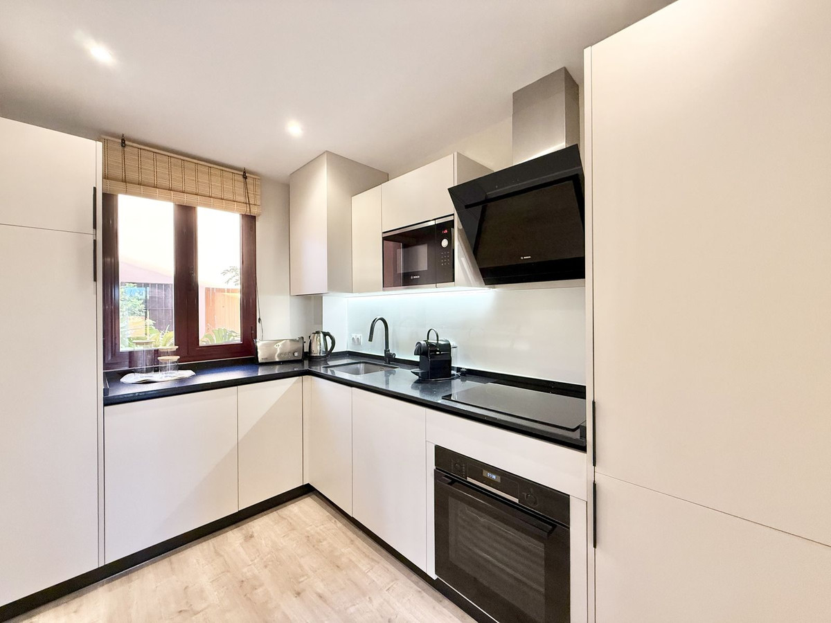 2 Bed Apartment for sale in Benahavís Costa Del Sol, Málaga, Spain