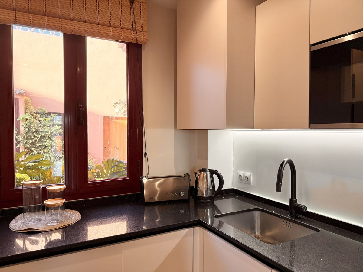 2 Bed Apartment for sale in Benahavís Costa Del Sol, Málaga, Spain