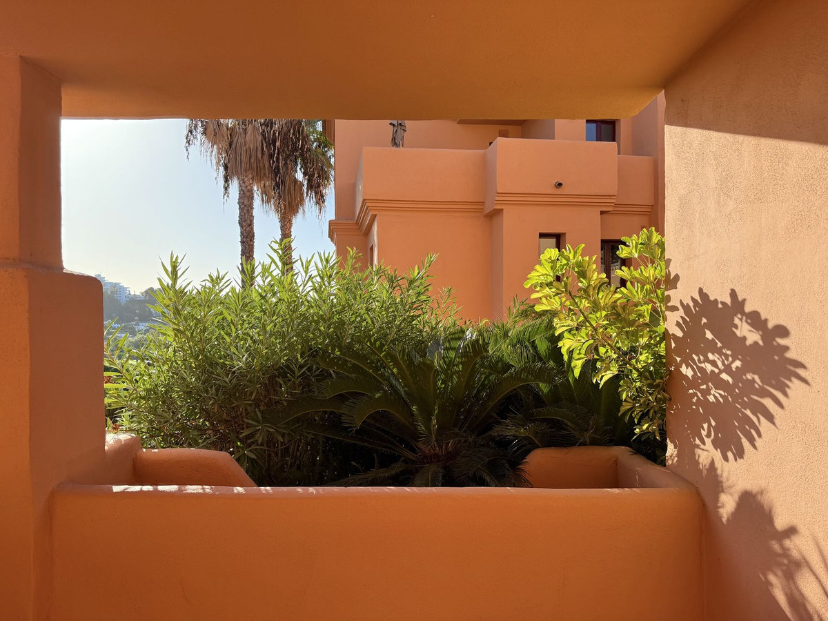 2 Bed Apartment for sale in Benahavís Costa Del Sol, Málaga, Spain