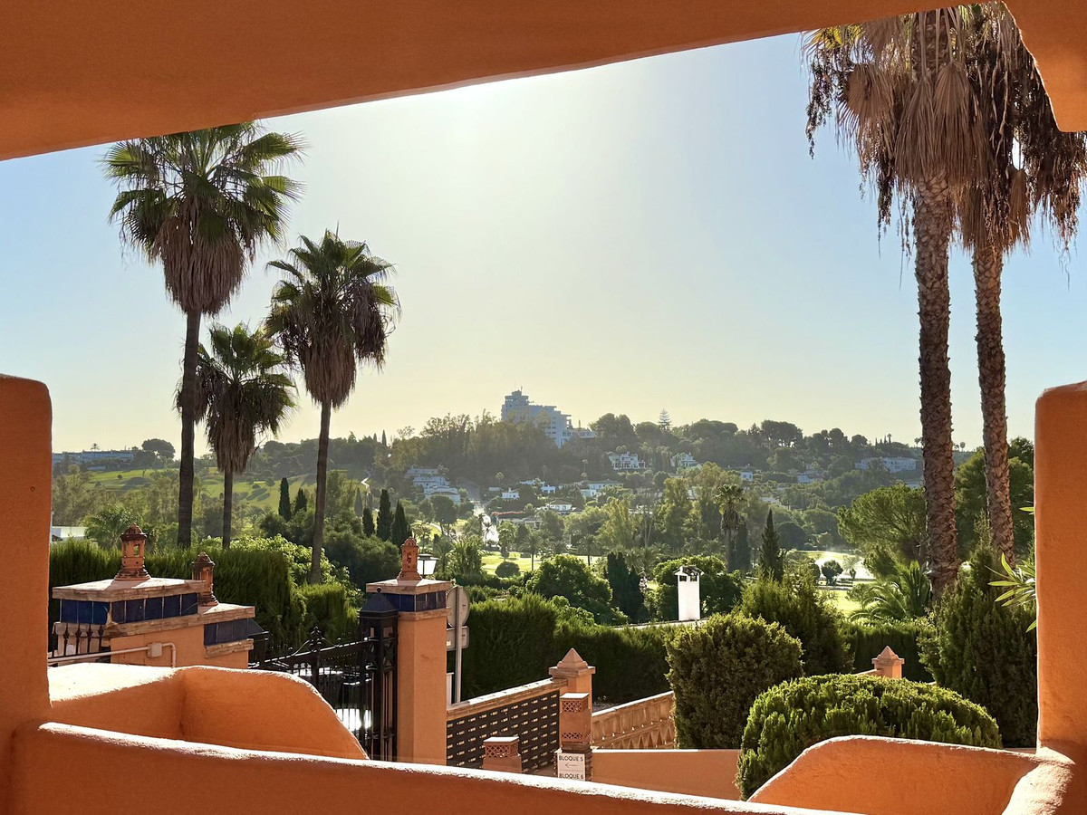 2 Bed Apartment for sale in Benahavís Costa Del Sol, Málaga, Spain
