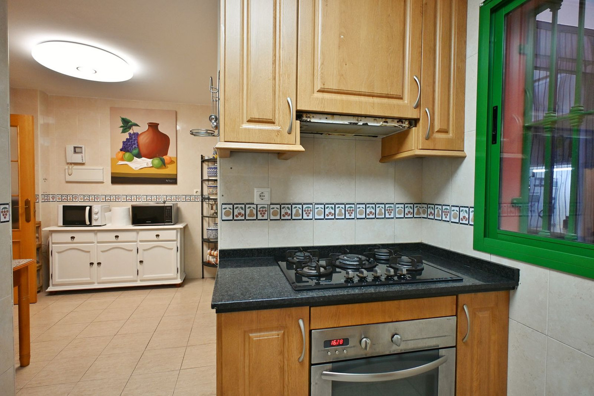 3 Bed Apartment for sale in Fuengirola Costa Del Sol, Málaga, Spain