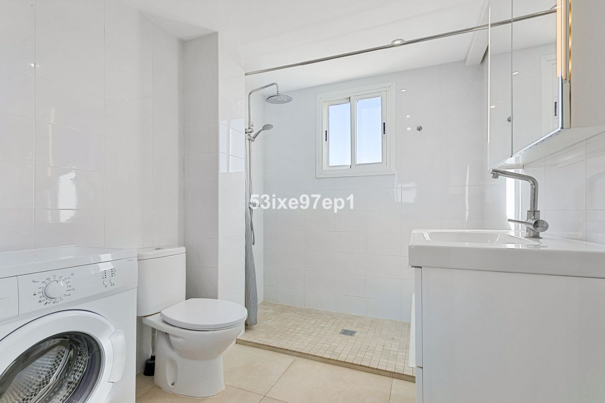 2 Bed Apartment for sale in Fuengirola Costa Del Sol, Málaga, Spain