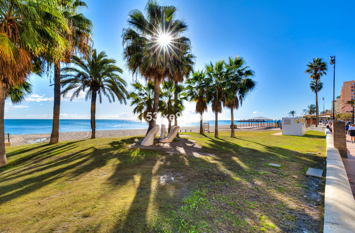 2 Bed Apartment for sale in Fuengirola Costa Del Sol, Málaga, Spain