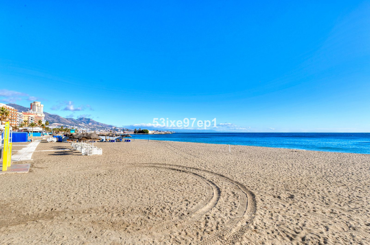 2 Bed Apartment for sale in Fuengirola Costa Del Sol, Málaga, Spain