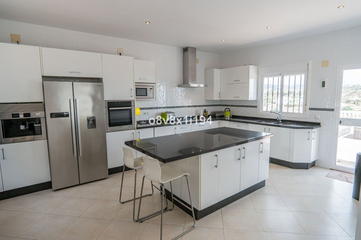 5 Bed Townhouse for sale in Benajarafe Costa Del Sol East, Málaga, Spain