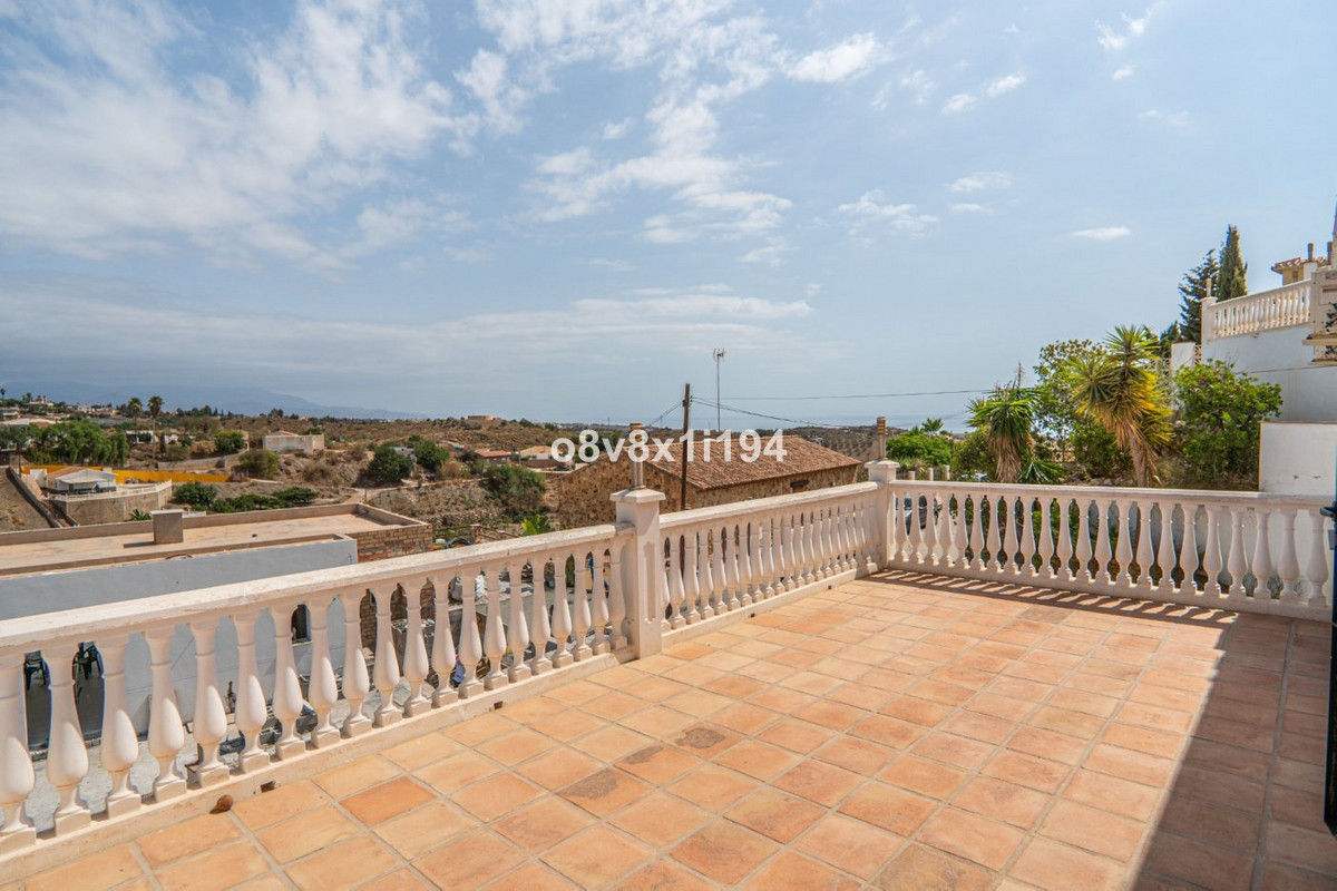 5 Bed Townhouse for sale in Benajarafe Costa Del Sol East, Málaga, Spain