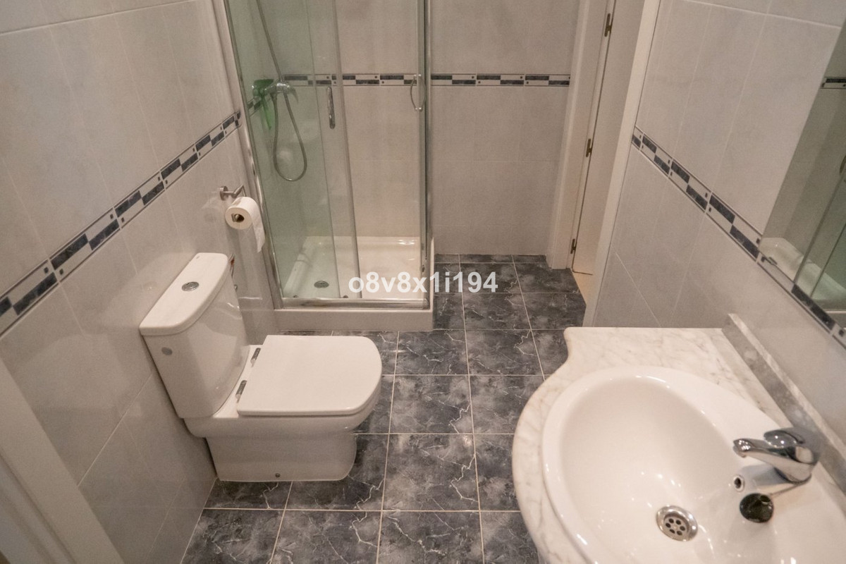 5 Bed Townhouse for sale in Benajarafe Costa Del Sol East, Málaga, Spain