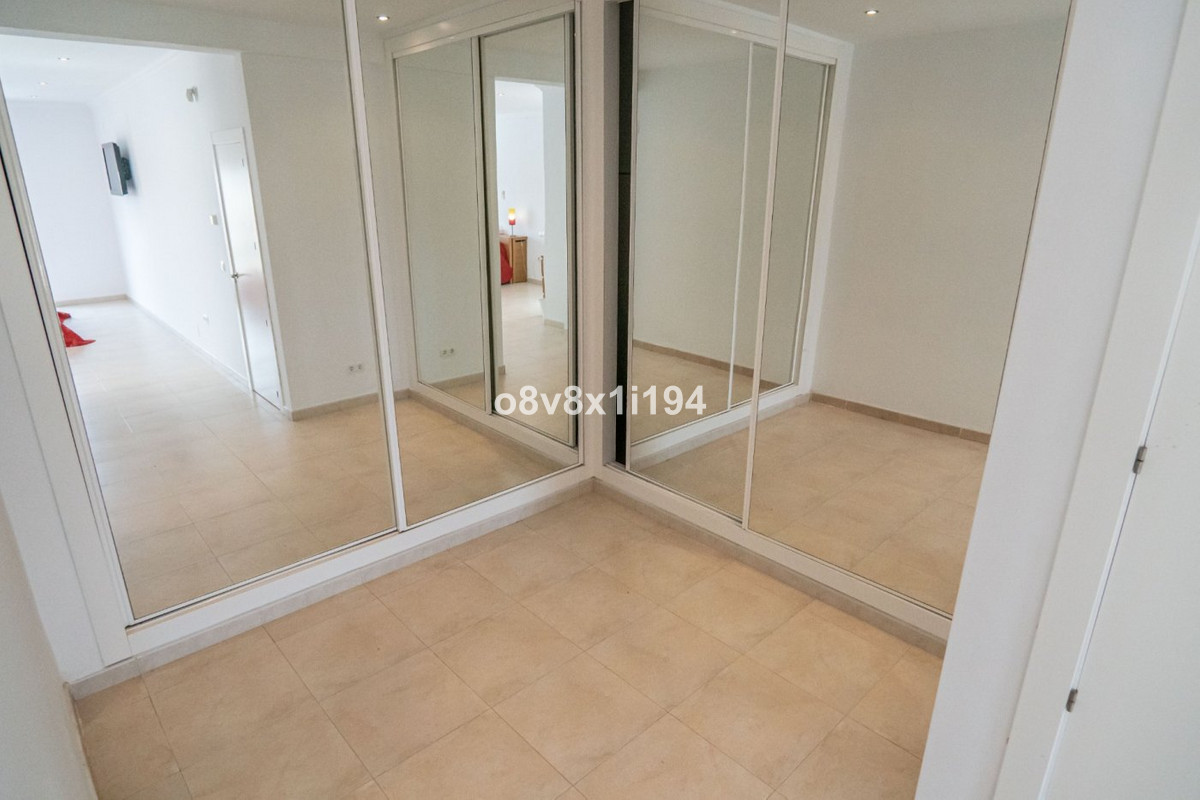 5 Bed Townhouse for sale in Benajarafe Costa Del Sol East, Málaga, Spain