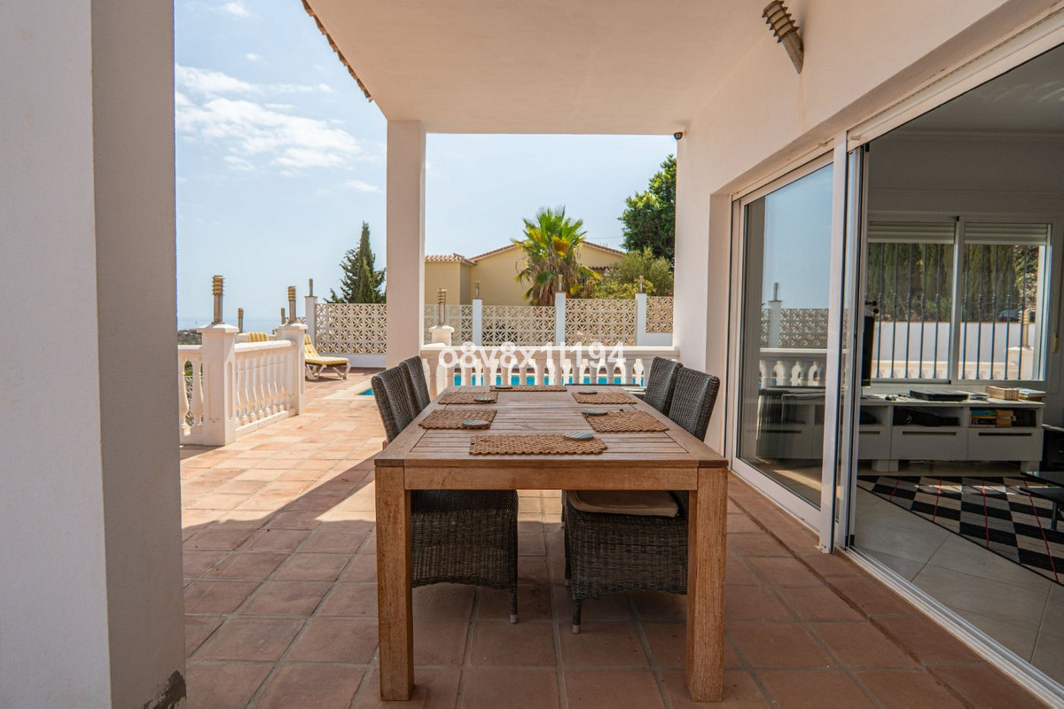 5 Bed Townhouse for sale in Benajarafe Costa Del Sol East, Málaga, Spain