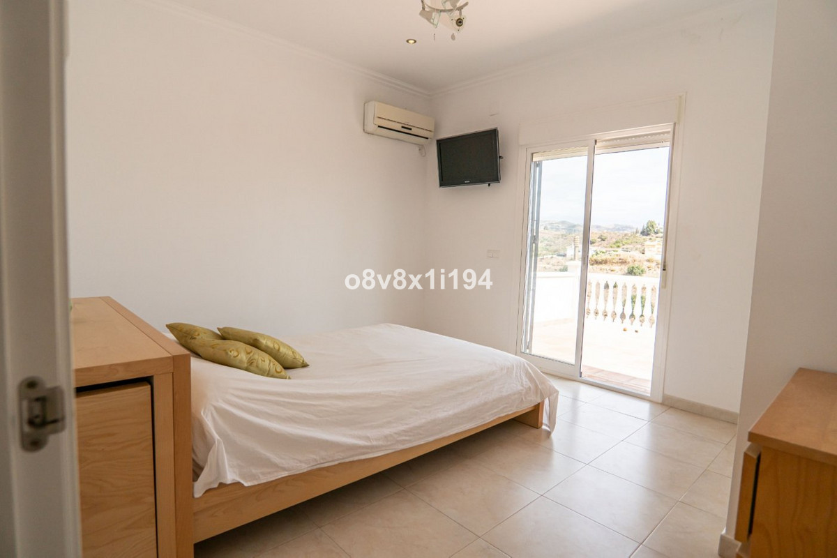 5 Bed Townhouse for sale in Benajarafe Costa Del Sol East, Málaga, Spain