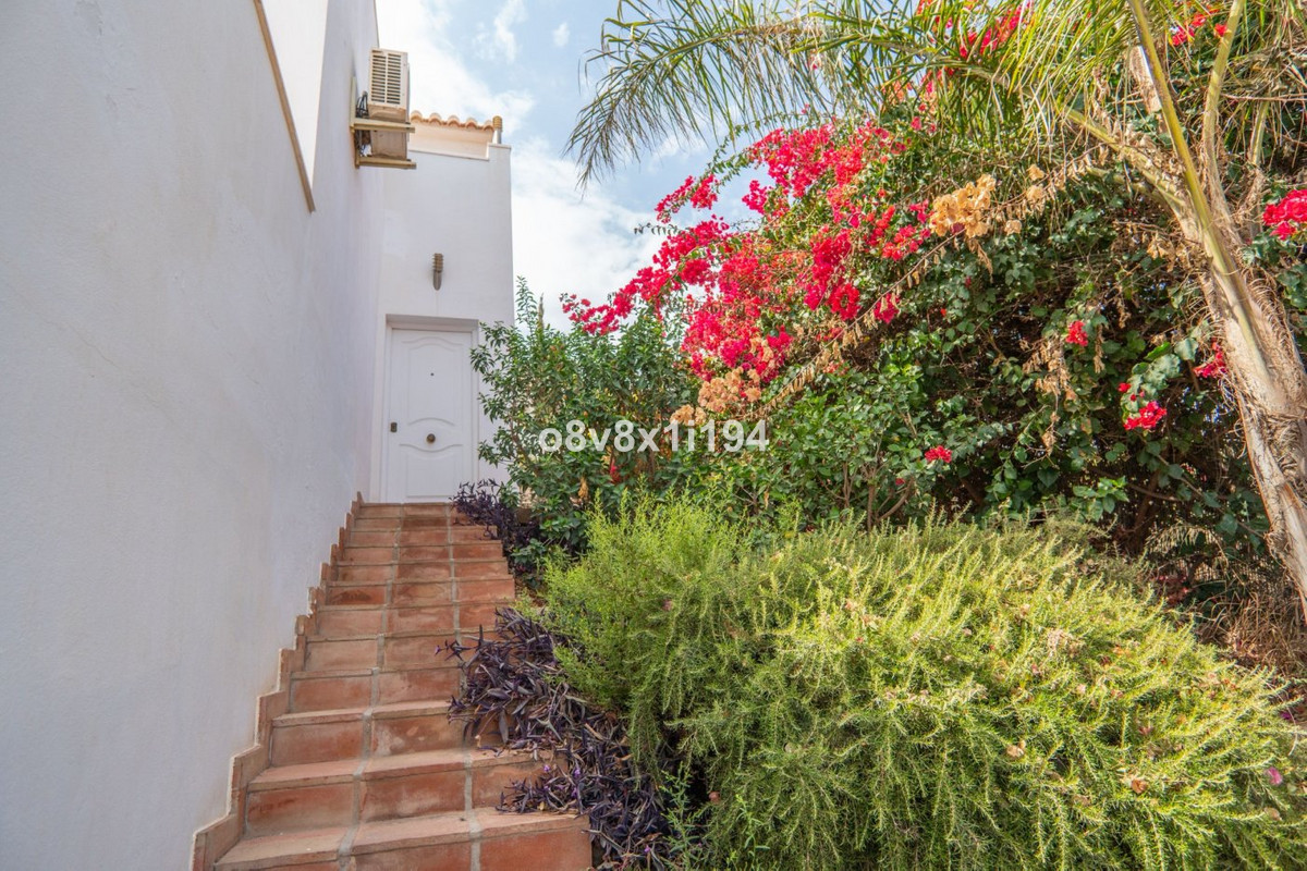 5 Bed Townhouse for sale in Benajarafe Costa Del Sol East, Málaga, Spain
