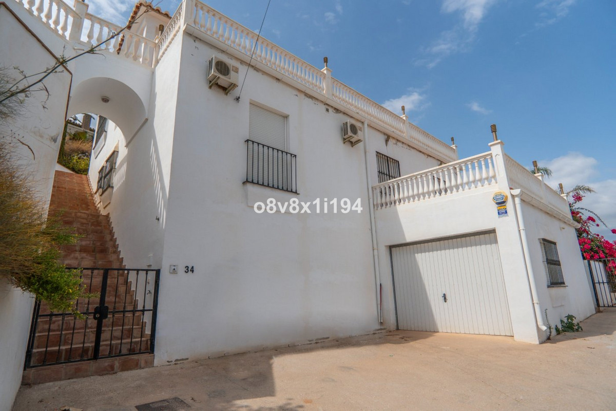 5 Bed Townhouse for sale in Benajarafe Costa Del Sol East, Málaga, Spain