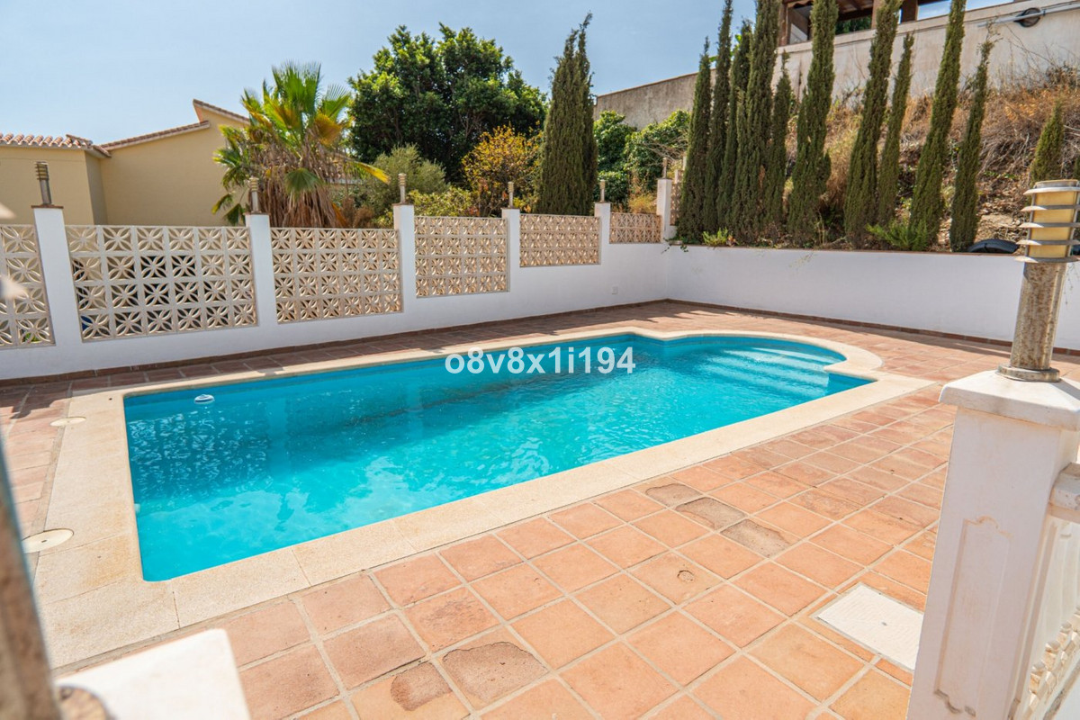5 Bed Townhouse for sale in Benajarafe Costa Del Sol East, Málaga, Spain