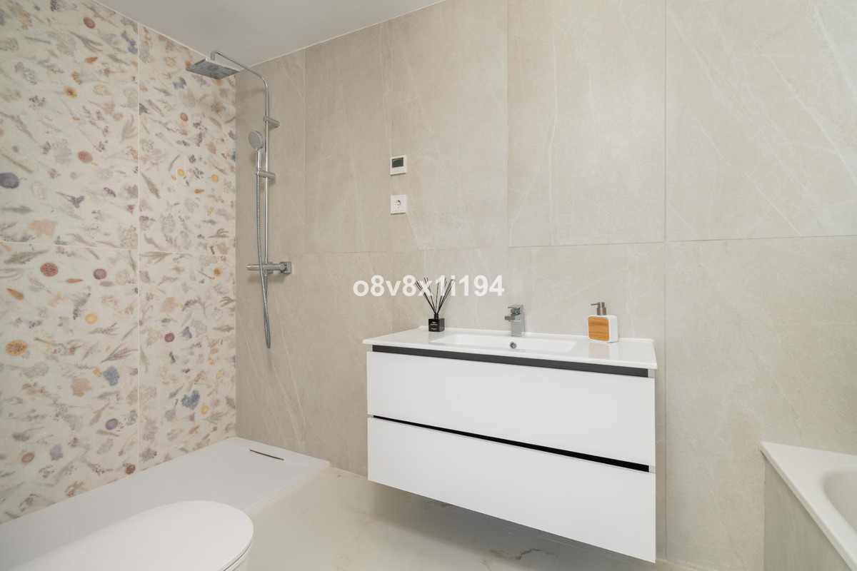 2 Bed Apartment for sale in Estepona Costa Del Sol, Málaga, Spain
