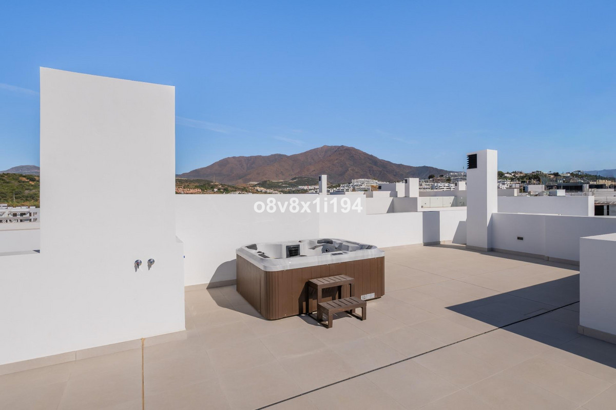 2 Bed Apartment for sale in Estepona Costa Del Sol, Málaga, Spain