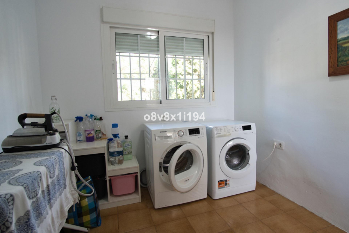 5 Bed Townhouse for sale in Rincón De La Victoria Costa Del Sol East, Málaga, Spain