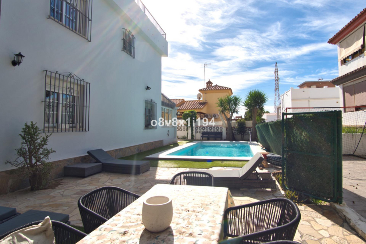 5 Bed Townhouse for sale in Rincón De La Victoria Costa Del Sol East, Málaga, Spain