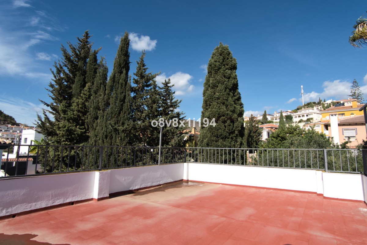 5 Bed Townhouse for sale in Rincón De La Victoria Costa Del Sol East, Málaga, Spain