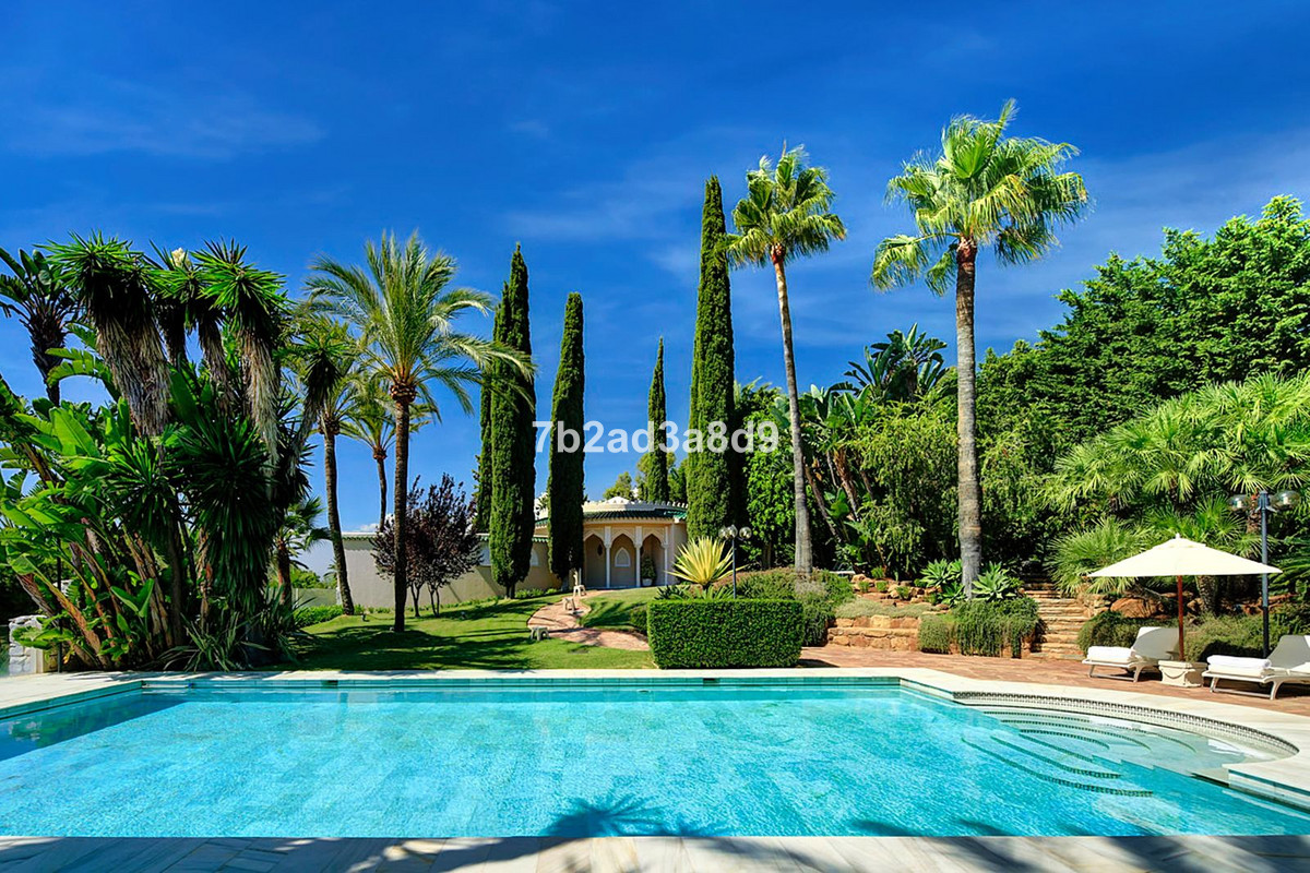 10 Bed Townhouse for sale in Río Real Costa Del Sol, Málaga, Spain