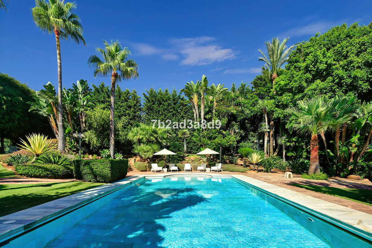 10 Bed Townhouse for sale in Río Real Costa Del Sol, Málaga, Spain