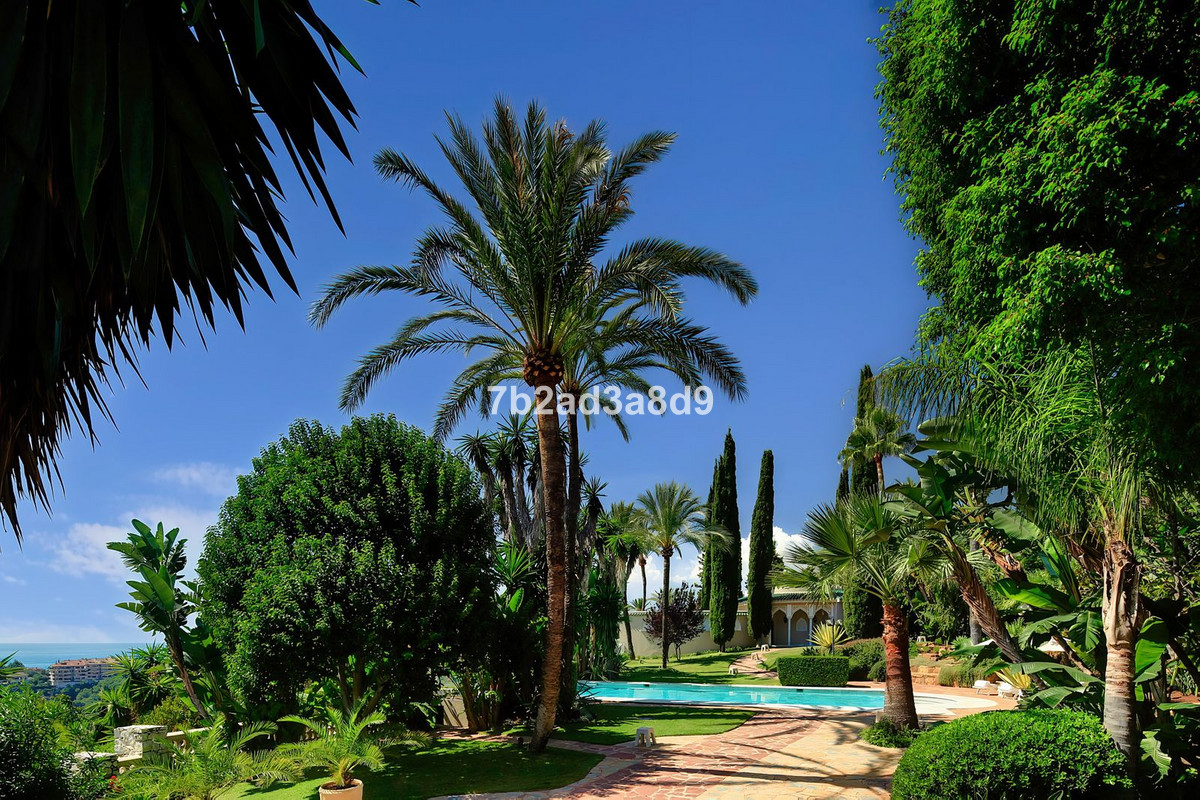 10 Bed Townhouse for sale in Río Real Costa Del Sol, Málaga, Spain