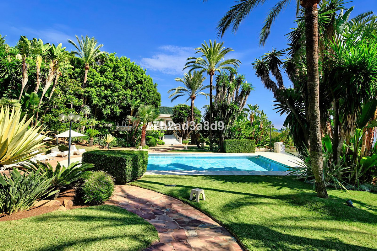 10 Bed Townhouse for sale in Río Real Costa Del Sol, Málaga, Spain