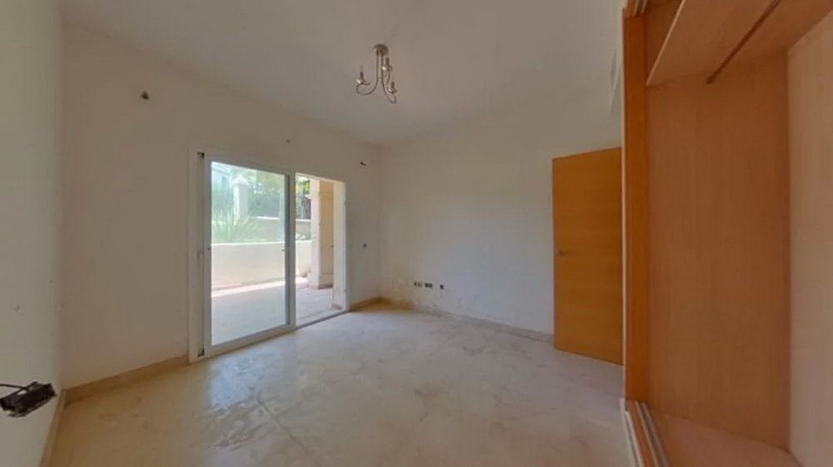 2 Bed Apartment for sale in Benahavís Costa Del Sol, Málaga, Spain
