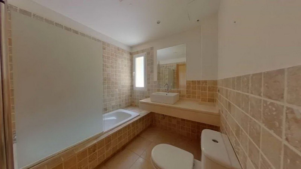 2 Bed Apartment for sale in Benahavís Costa Del Sol, Málaga, Spain