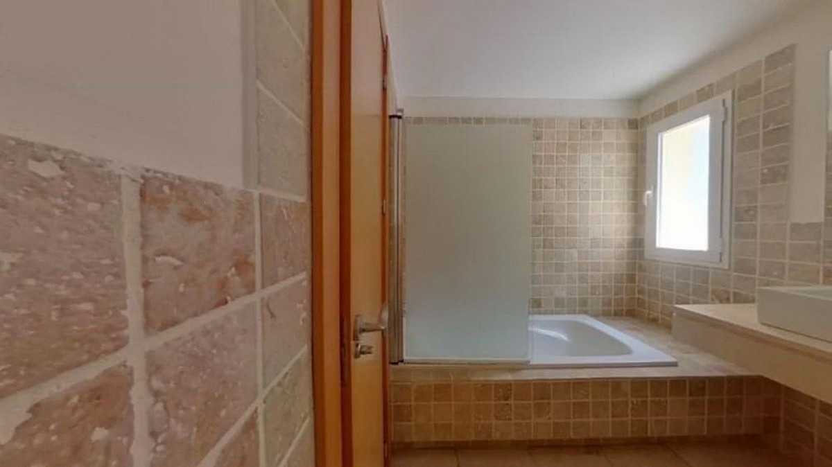 2 Bed Apartment for sale in Benahavís Costa Del Sol, Málaga, Spain