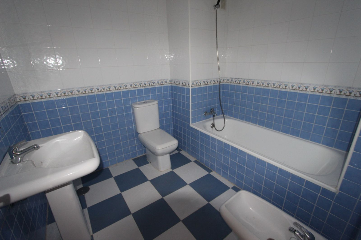 Se vende Apartamento Planta Media de 3 dormitorios en Costa Del Sol, Málaga, España