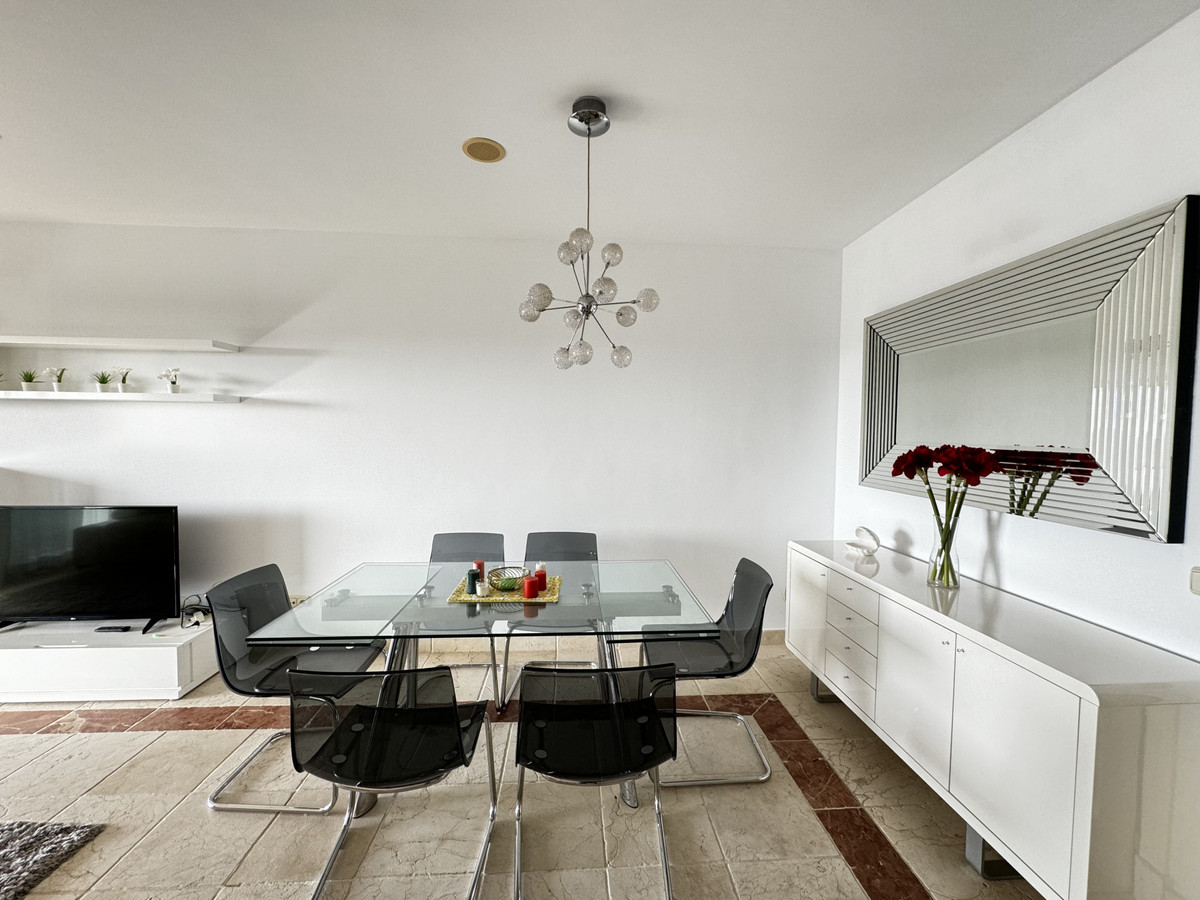Se vende Apartamento Planta Media de 2 dormitorios en Costa Del Sol, Málaga, España