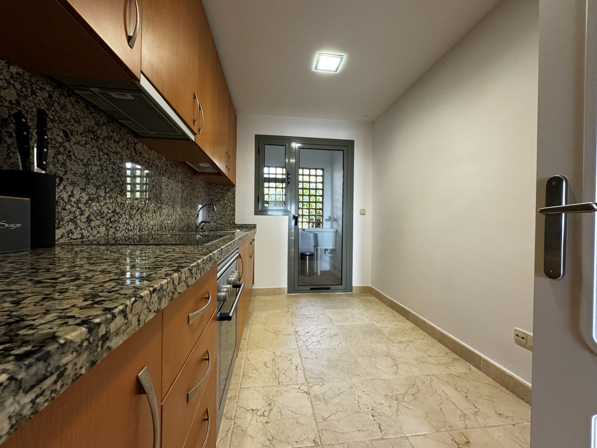 Se vende Apartamento Planta Media de 2 dormitorios en Costa Del Sol, Málaga, España