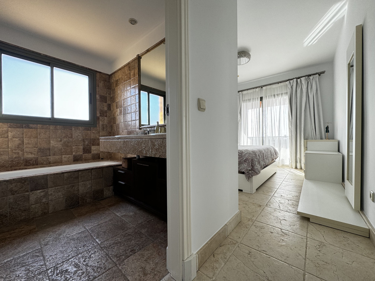 Se vende Apartamento Planta Media de 2 dormitorios en Costa Del Sol, Málaga, España